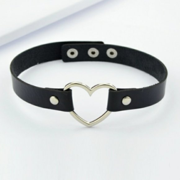 Jewelry - HEART CHOKER